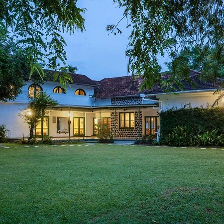 The Sacred Lotus Ayurveda Wellness Retreat Hotel Kochi Exterior photo